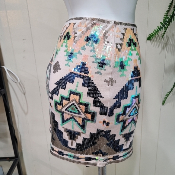 EXPRESS Mini Skirt Sequin Party Aztec Embellished - Picture 10 of 11